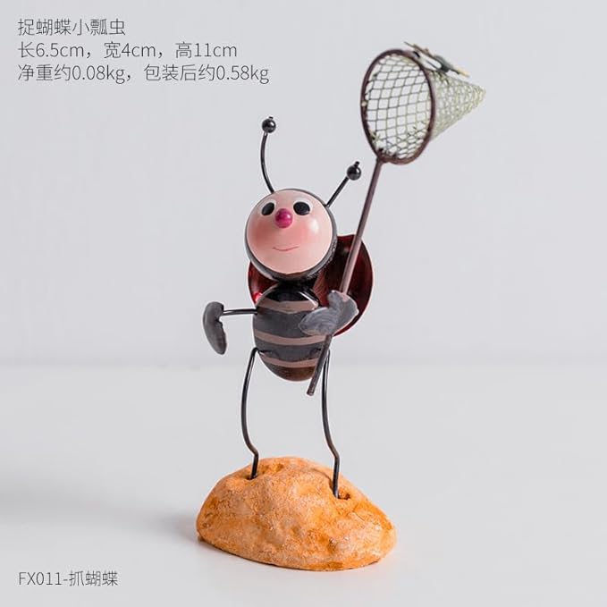 Creative Fairy Tail World Ant Ladybug Figurine Statue, Room Office Desk Outdoor Fence Lawn Ornaments Garden Decoration Ant Figure Help Relax Collection Bedroom Healing Heart Good Mood -Shovel Ladybug