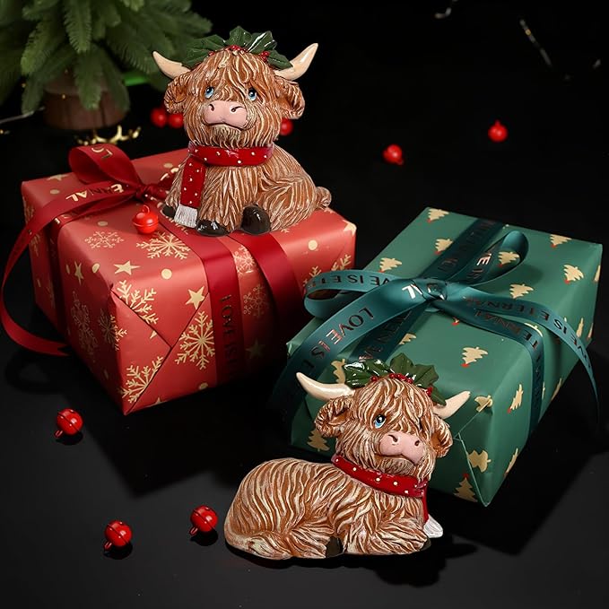 2 Pack Christmas Highland Cow Figurines Highland Cow Christmas Resin Statue with Holiday Wreath and Scarf for Garden Table Shelf Home, Tiered Tray, Mantel, Scottish Resin Statue Calf Lovers Gifts