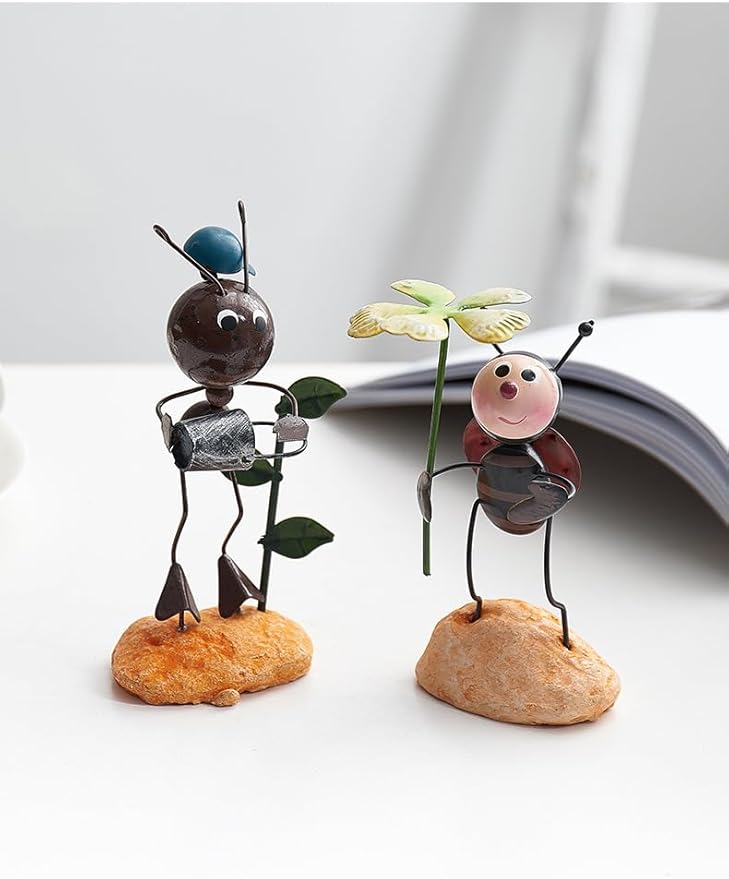 Creative Fairy Tail World Ant Ladybug Figurine Statue, Room Office Desk Outdoor Fence Lawn Ornaments Garden Decoration Help Relax Collection Bedroom Healing Heart Good Mood -Reading Ant