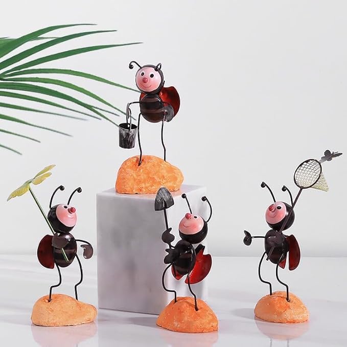 Creative Fairy Tail World Ant Ladybug Figurine Statue, Room Office Desk Outdoor Fence Lawn Ornaments Garden Decoration Ant Figure Help Relax Collection Bedroom Healing Heart Good Mood -Shovel Ladybug