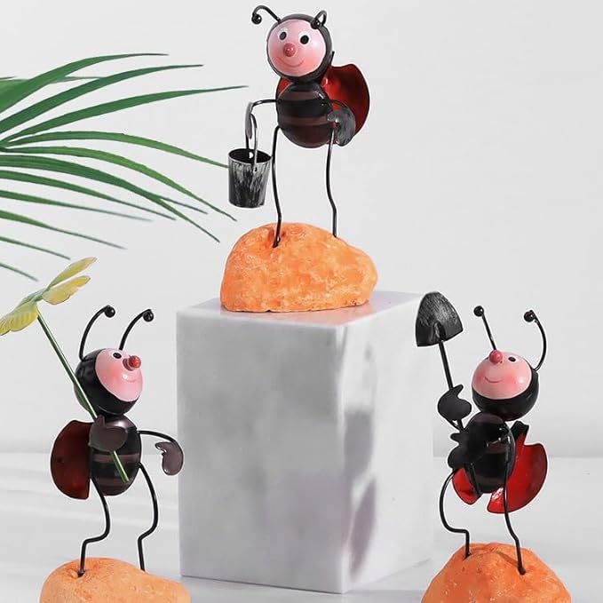 Creative Fairy Tail World Ant Ladybug Figurine Statue, Room Office Desk Outdoor Fence Lawn Ornaments Garden Decoration Ant Figure Help Relax Collection Bedroom Healing Heart Good Mood -Shovel Ladybug
