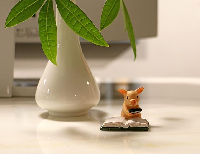 Pig Statue Mini Pig Figurine, Resin Home Decor, Lucky Animal Garden Statue for Micro Landscape (Pig is Reading)