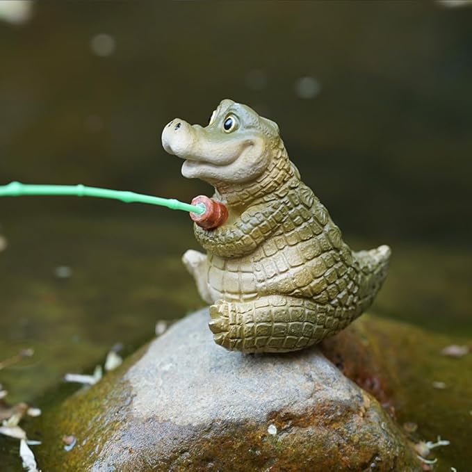 Crocodile Statue Garden Decor for Outside 2.56in,Interesting Crocodile Fishing Statue，Suitable for Easter, Indoor and Outdoor Decoration