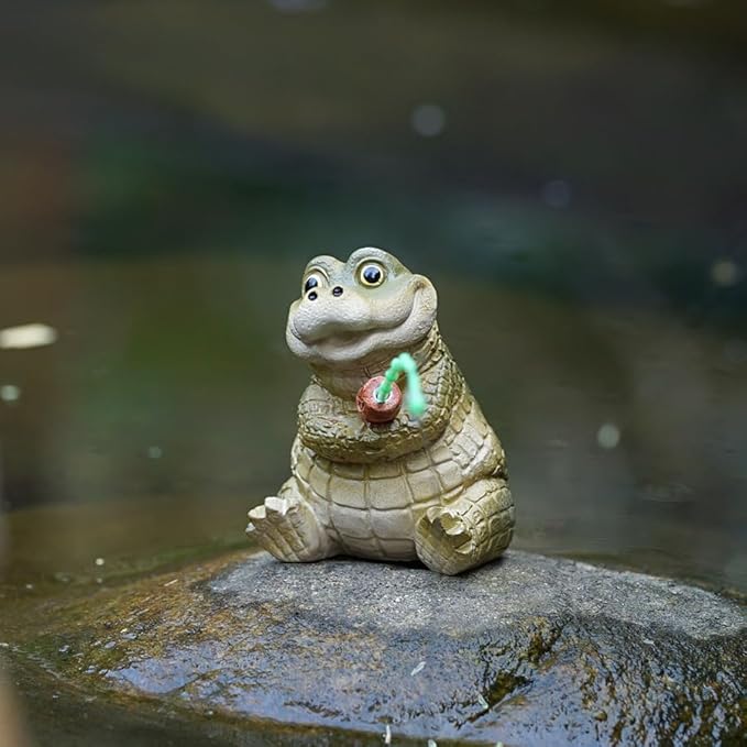 Crocodile Statue Garden Decor for Outside 2.56in,Interesting Crocodile Fishing Statue，Suitable for Easter, Indoor and Outdoor Decoration
