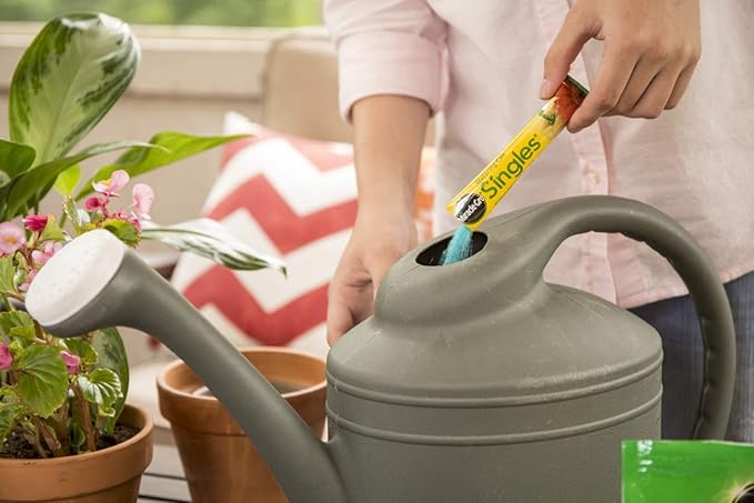 Miracle-Gro Watering Can Singles All Purpose Water Soluble Plant Food, for Flowers, Vegetables, Houseplants, Trees, Indoor and Outdoor Plants, 24 Packets (Pack of 6)