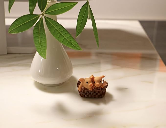 Pig Statue Mini Pig Figurine, Resin Home Decor, Lucky Animal Garden Statue for Micro Landscape (Pig in Small Basket)