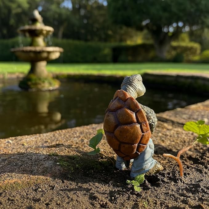 Decorative Garden Turtle Figurine, Brown and Gray Resin, Funny Peeing Design, Miniature Animal Statue for Outdoor Lawn, Patio, Garden Decor