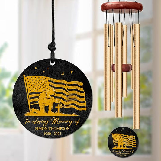 Personalized Veteran Memorial Wind Chime – “in Loving Memory of” Custom Name & Years – Soldier Kneeling Under Flag – Sympathy Gift for Military Families – Memorial Windchimes for Loss of Loved One