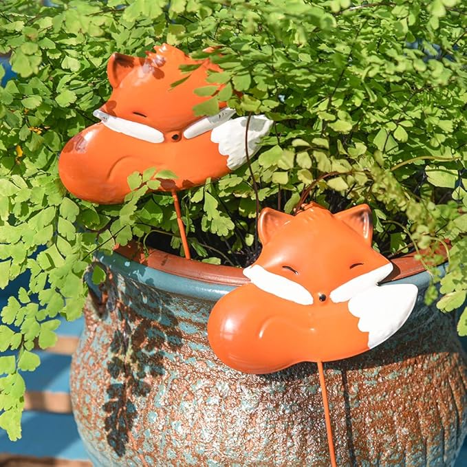 Sungmor 2PC Foxes Decorative Garden Stakes, Animal Statue Stakes for Indoor Outdoor Planters Yard Decòr, Metal Arts Lawn Landscaping Decorations, Cute Little Foxes Figurine for Potted Plants Ornament