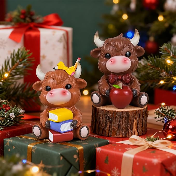 2PCS Cute Highland Cow Figurine Resin Cow Gnomes Statue for School Classroom Highland Cows Desk Decoration Book Shelf Decor Kids Students Book Lover Gifts