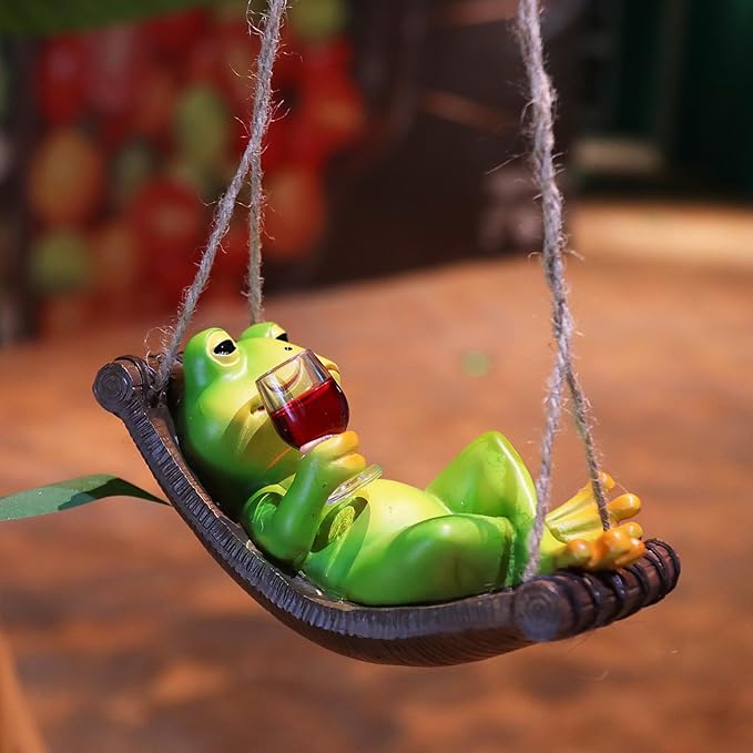 NINIPAPA Hanging Frog Garden Decor, Swing Frog Statue with Red Wine in Hand for Fall Yard Outdoor Decoration, Gifts for Mom Dad on Christmas, Birthday, Party Halloween Housewarming