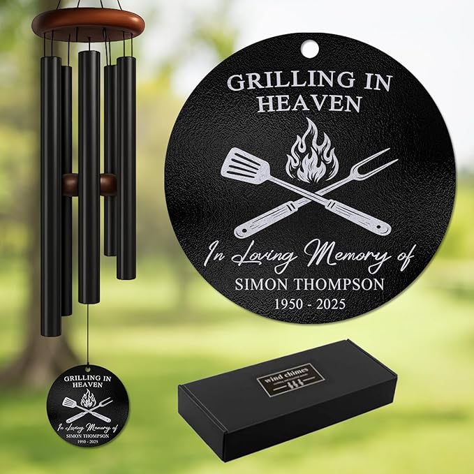 Personalized BBQ Memorial Wind Chime – “Grilling in Heaven” Custom Name & Years – Silver Engraved Grill Master Tribute – Outdoor Sympathy Gift – Memorial Wind Chimes for Loss of Loved One