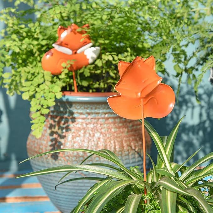 Sungmor 2PC Foxes Decorative Garden Stakes, Animal Statue Stakes for Indoor Outdoor Planters Yard Decòr, Metal Arts Lawn Landscaping Decorations, Cute Little Foxes Figurine for Potted Plants Ornament