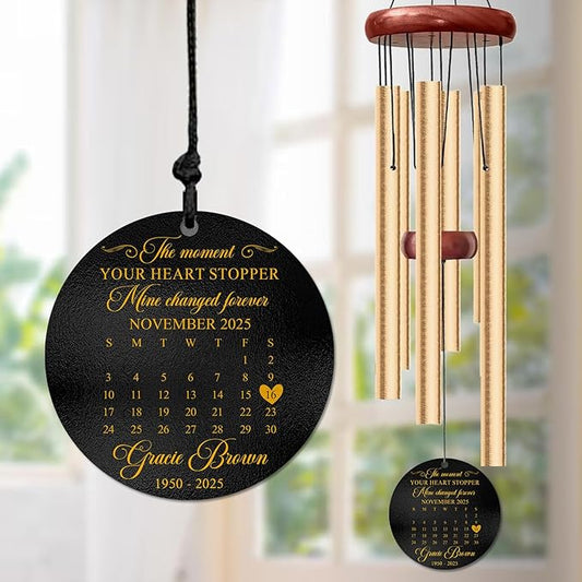 Personalized Calendar Memorial Wind Chime – “The Moment Your Heart Stopped, Mine Changed Forever” Custom Date, Name & Years – Sympathy Gift for Loss of Loved One – Windchimes for Outdoors Décor