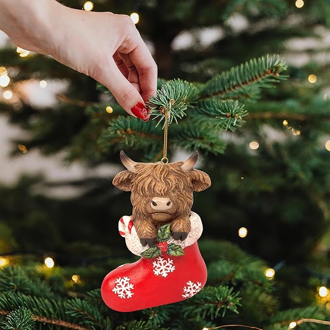 Chritmas Highland Cow Figurines Decor, 2 PCS Small Christmas Stockings Hidden Cows Gifts, Hanging Ornaments Xmas Resin Statue for Garden Bathroom Kitchen Home Table Decorations