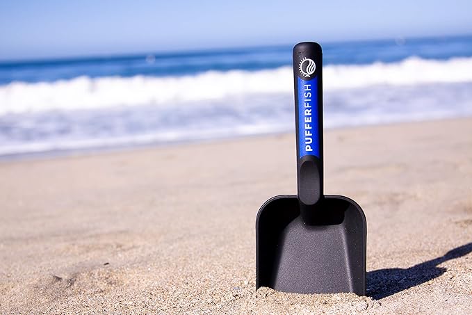 PUFFERFISH Sand Super Scoop™ | Hand Shovel for Epic Sand Castles | Super Strong & Perfectly Balanced | Adult Sized | Made of Recycled Fishing Nets