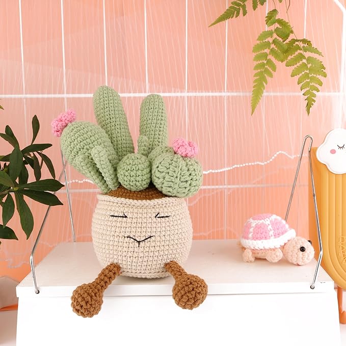 Crocheted Cactus Plants, Hand-Knitted Cactus Decoration Positive Emotional Encouragement Gifts, Creative Plant Decorations Gifts Classroom Office Desktop Decoration (Pink)