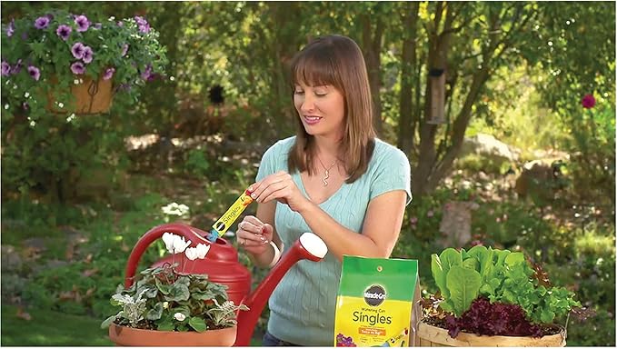 Miracle-Gro Watering Can Singles All Purpose Water Soluble Plant Food, for Flowers, Vegetables, Houseplants, Trees, Indoor and Outdoor Plants, 24 Packets (Pack of 6)