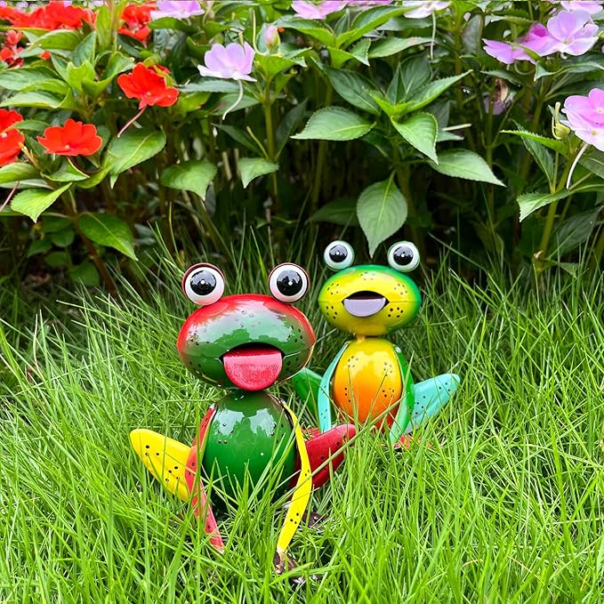 Metal Garden Decor for Outside Set of 2 Cute Small Frogs - OutdoorGarden Sculptures & Statues, Patio Lawn Backyard Fence Porch Decor, Metal Yard Art Ornaments, Garden Gifts for Mom Women Grandma