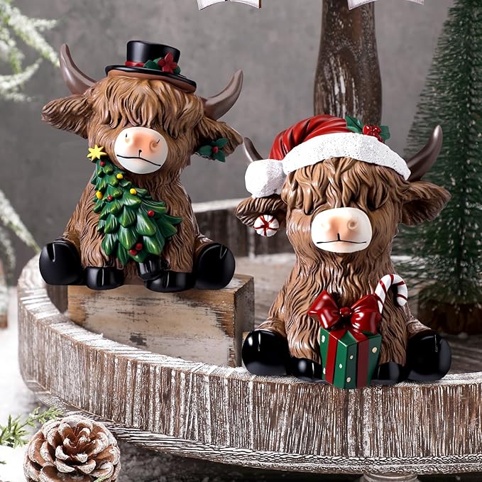 Karenhi 2 Pcs Christmas Highland Cow Decor, Resin Highland Cow Figurines Christmas Gnomes Gift Scottish Statue Calf with Xmas Tree for Calf Lovers Home Garden Kitchen Office Table Decorations