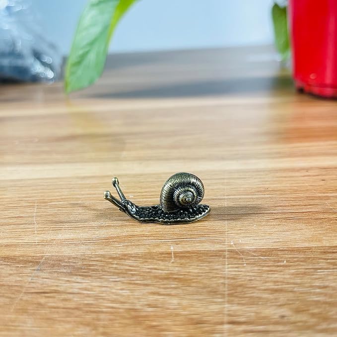 4Pcs Brass Snail Statue Figurine Decor, Retro Mini Copper Snail Statue Home Decoration for Living Room and Desk, Outdoor Pond Garden Lawn Decor Landscaping,Landscape Animal Statue