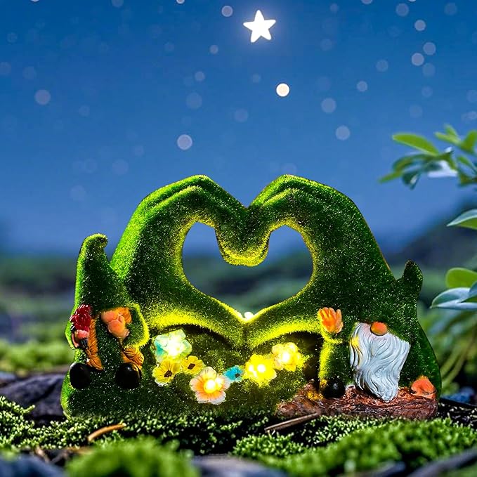 Solar Garden Gnome Decor Heart-Shaped Fairy Tale Outdoor Statue, Gifts for Women Mom Grandma Senior Elder, Green Resin Flocked Gnomes Decoration for Lawn, Patio, Yard