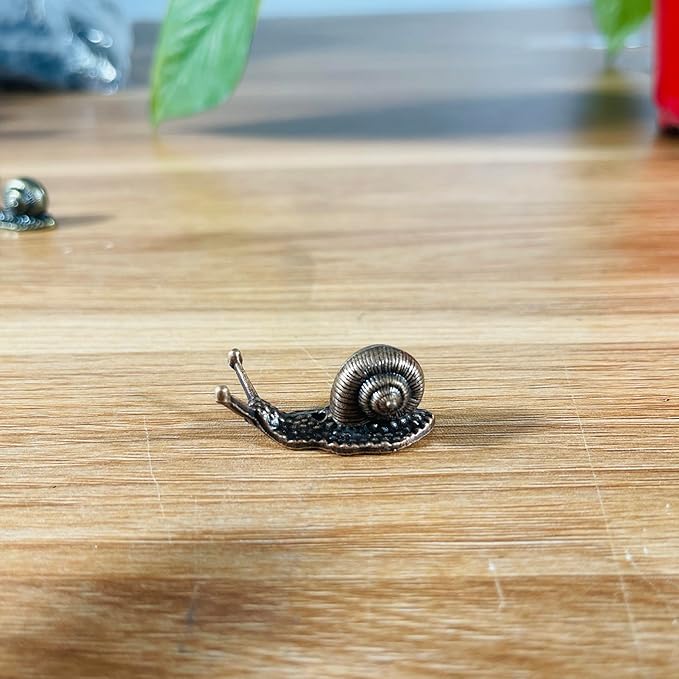 4Pcs Brass Snail Statue Figurine Decor, Retro Mini Copper Snail Statue Home Decoration for Living Room and Desk, Outdoor Pond Garden Lawn Decor Landscaping,Landscape Animal Statue