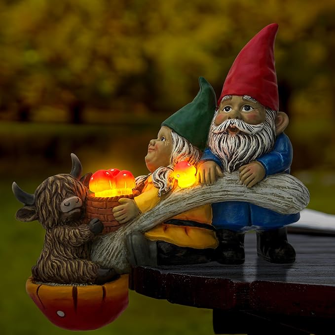 Garden Gnomes and Highland Cow Statue with Mushroom Solar Light, Couple Gnome Figurine for Outdoor Patio Lawn Porch Yard Edge Shelf Sitter Decoration, Garden Knome Holiday Indoor Decor, Love Gift