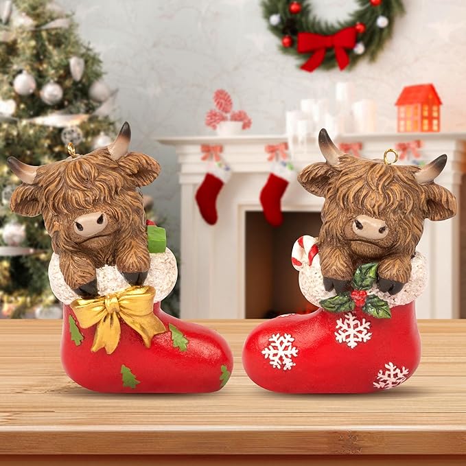 Chritmas Highland Cow Figurines Decor, 2 PCS Small Christmas Stockings Hidden Cows Gifts, Hanging Ornaments Xmas Resin Statue for Garden Bathroom Kitchen Home Table Decorations