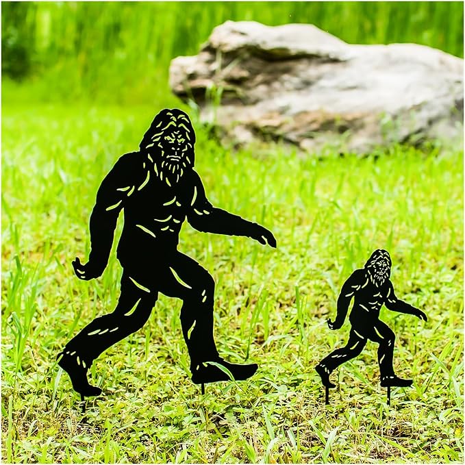 15.8 inch Bigfoot Outdoor Decor Metal Big Foot Sasquatch Gifts for Men Women Dad Bigfoot Silhouette Statues for Garden, Outside, Yard Art, Patio, Yard Display, Forests, Lawn Decorations
