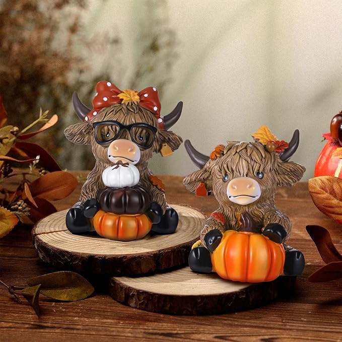 Karenhi 2 Pcs Highland Cow Figurines Thanksgiving Pumpkin Maple Highland Cow Gnomes Leaf Scottish Resin Statue Calf Lovers Gifts for Fall Home Garden Kitchen Office Tiered Tray Table Decor
