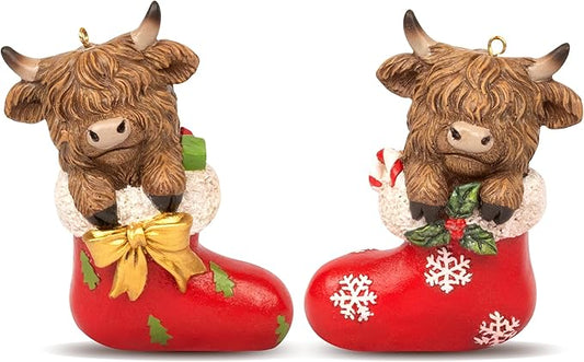 Chritmas Highland Cow Figurines Decor, 2 PCS Small Christmas Stockings Hidden Cows Gifts, Hanging Ornaments Xmas Resin Statue for Garden Bathroom Kitchen Home Table Decorations