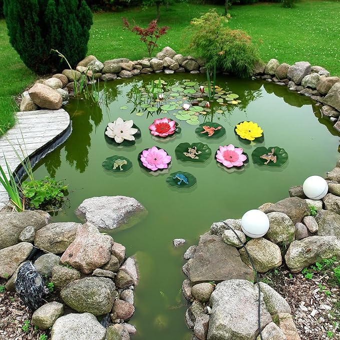 22 Pcs Water Lily for Ponds Plastic Frog Figures Set, Include 12 Plastic Frogs and 5 Floating Lotus 5 Water Lily Artificial Pond Plants for Garden Home Decor Party Favor